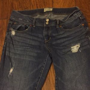 Women’s ripped capris.Aeropostale